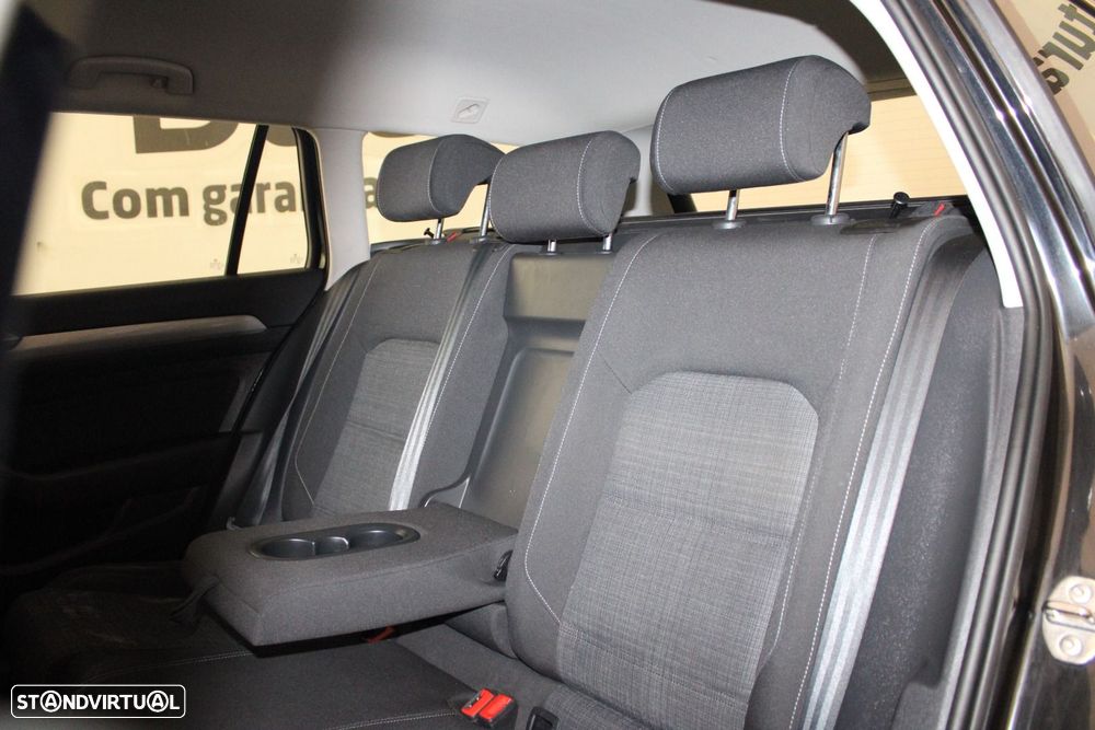Volkswagen Passat Variant 2.0 TDI Business DSG — fotografia 34