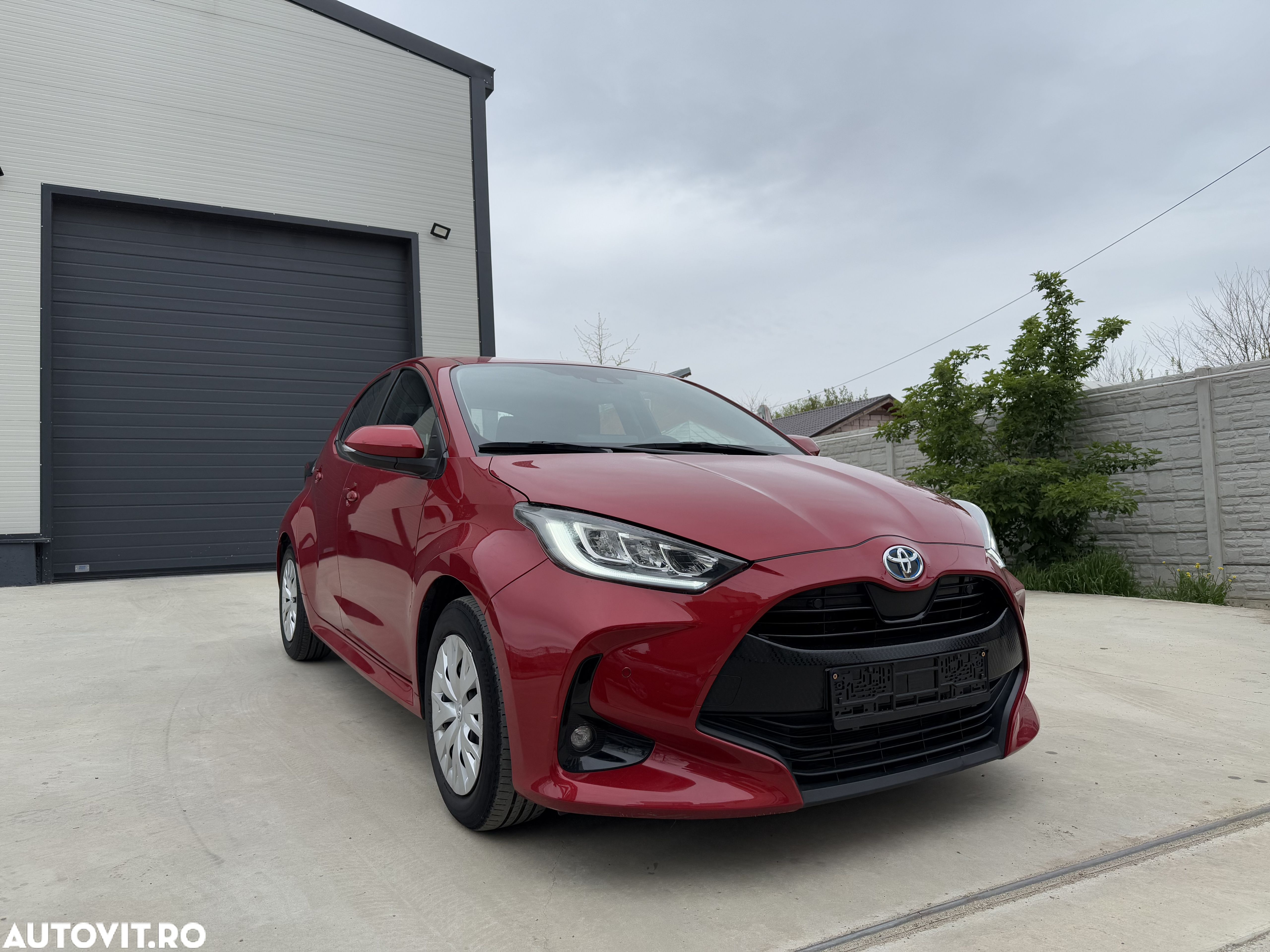 Toyota Yaris 1.5 VVT-i HSD Active - 1
