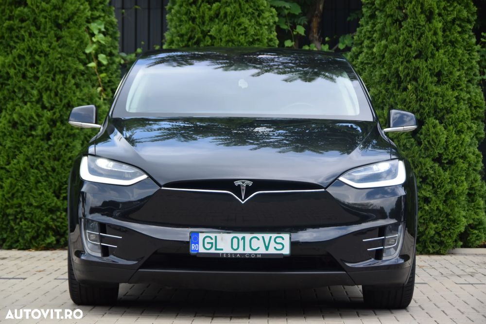 Tesla Model X - 16