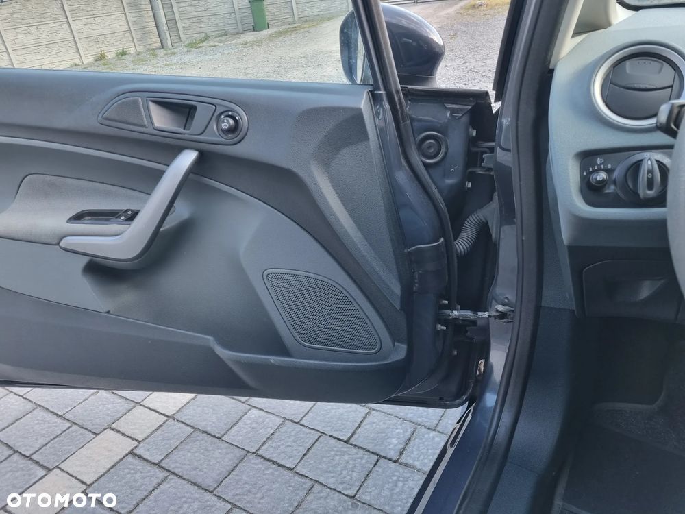 Ford Fiesta 1.25 Champions Edition - 12