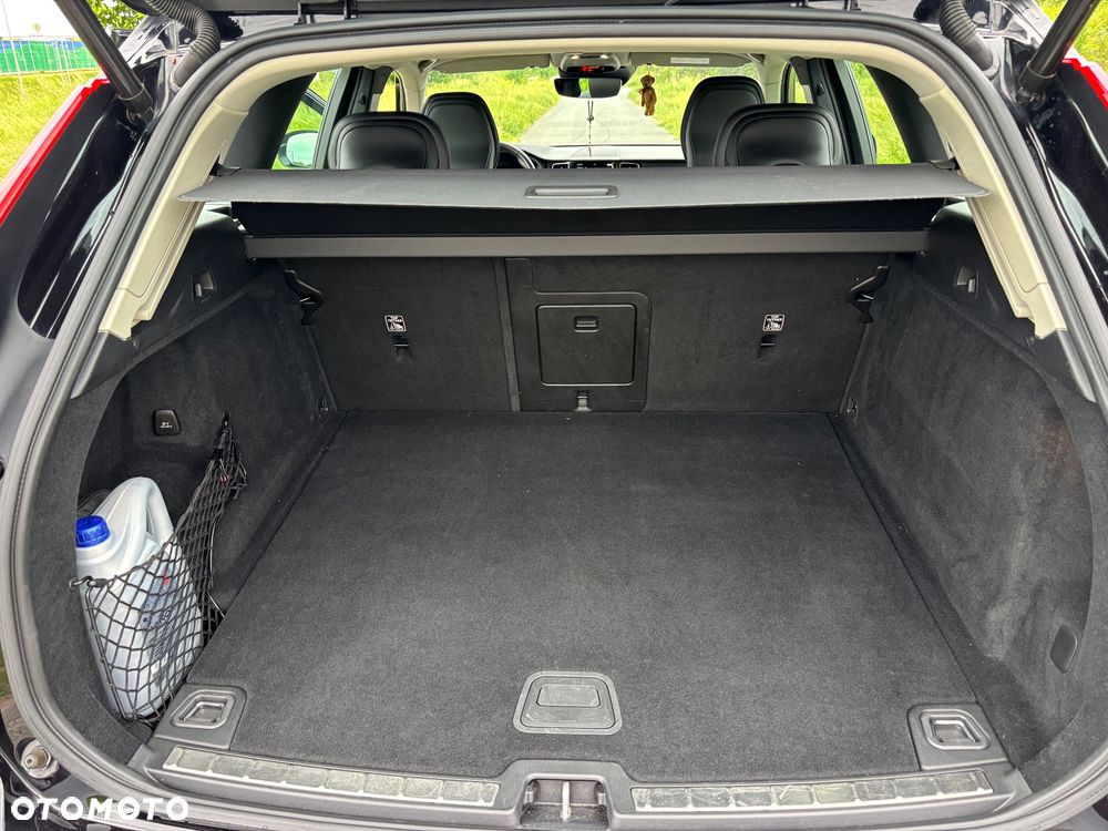 Volvo XC 60 B4 D AWD Momentum Pro - 27