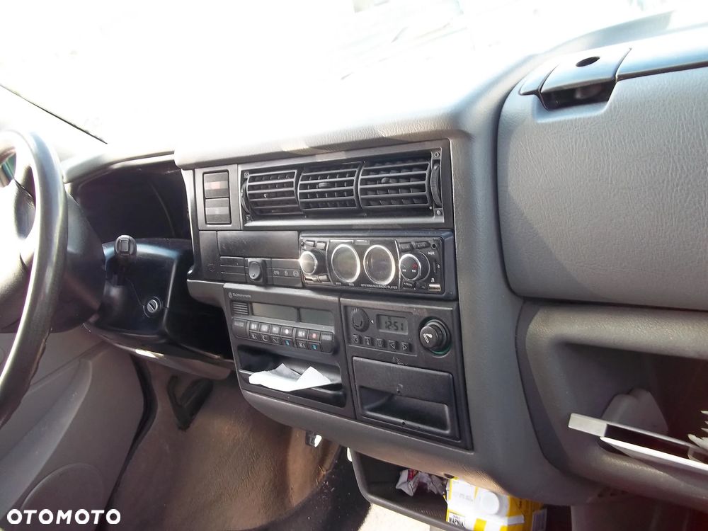 Volkswagen Multivan Standard - 8
