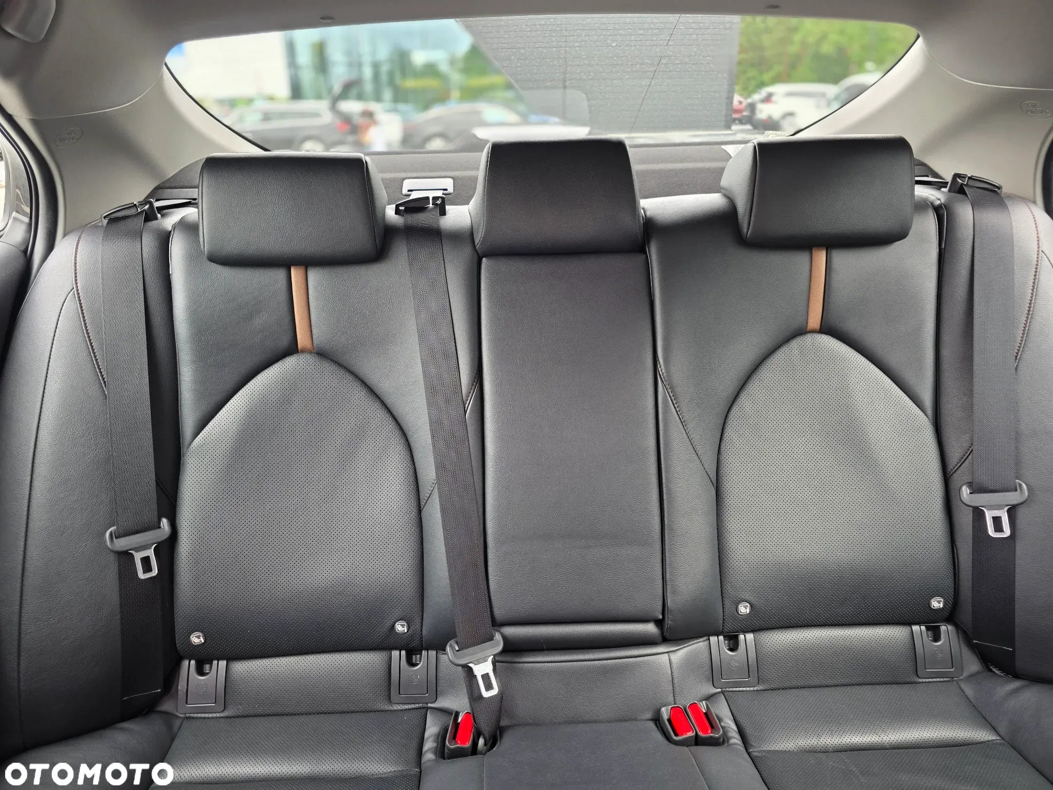 Toyota Camry 2.5 Hybrid Executive CVT - 28