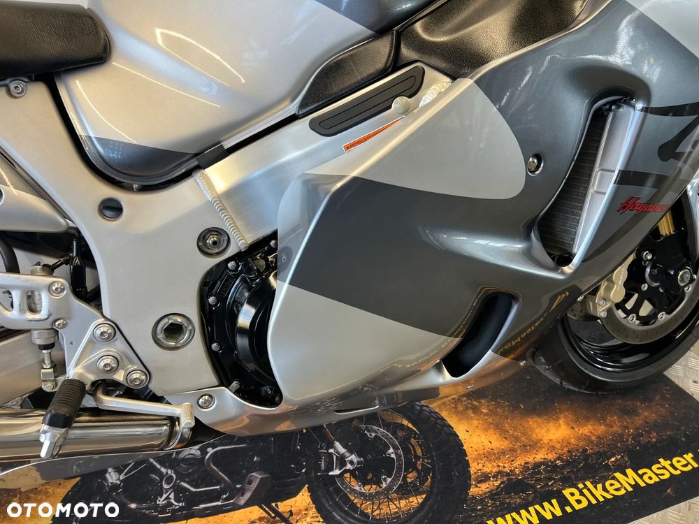 Suzuki GSX - 26