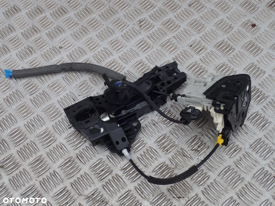 ZAMEK DRZWI PRAWY TYŁ AUDI A1 8X0839016 - 1
