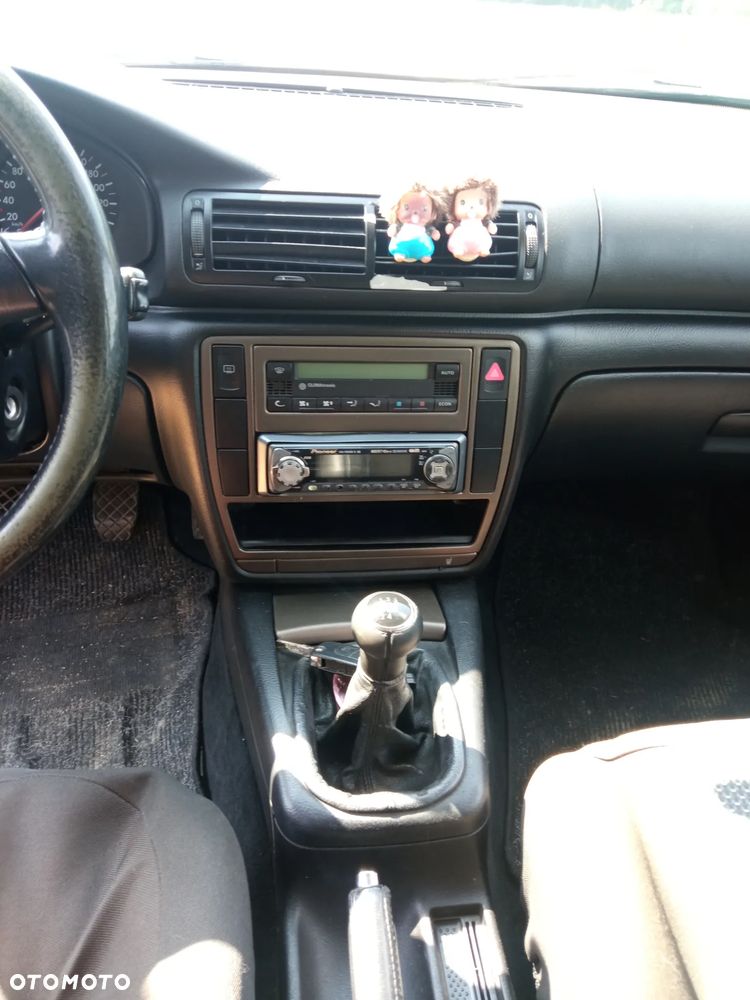 Volkswagen Passat 1.9 TDI CL - 10