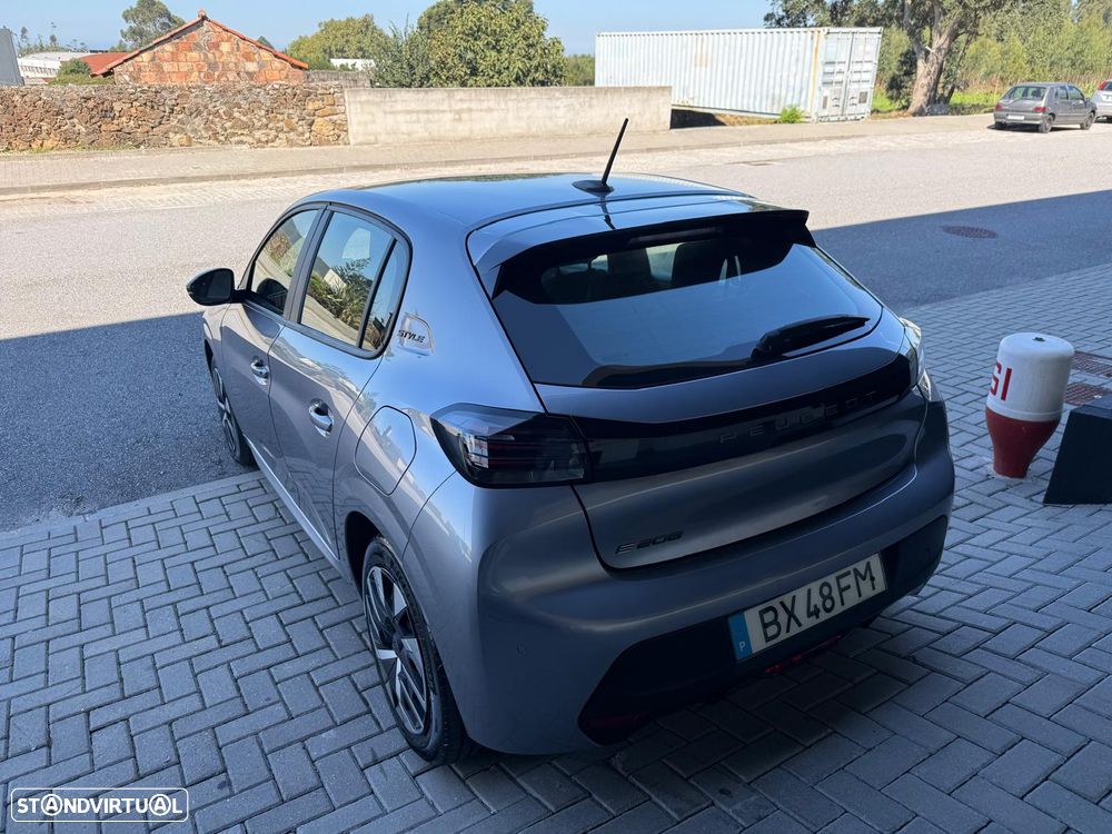 Peugeot 208 - 4