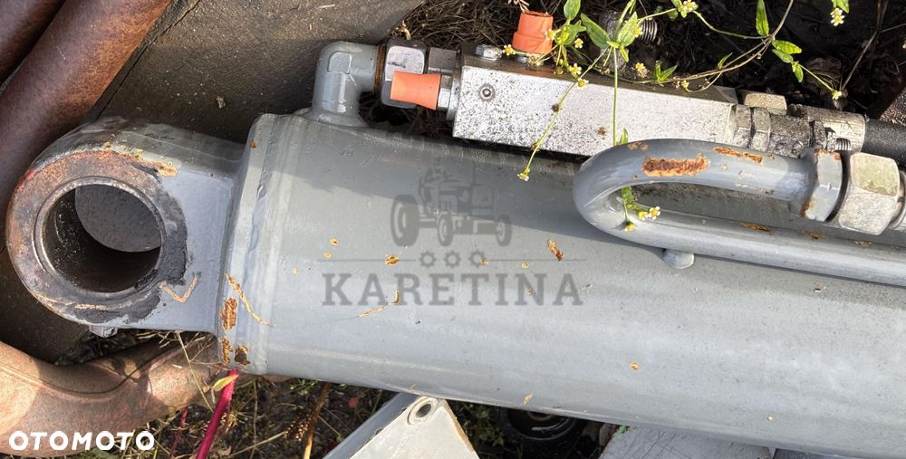 Claas Scorpion 7040 Siłownik Podnoszenia Siłownik Wyrównania 0013003700  0013003720 - 4