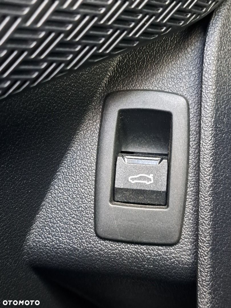 BMW X1 sDrive18i xLine - 23