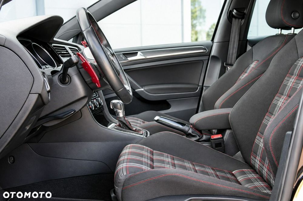 Volkswagen Golf - 18