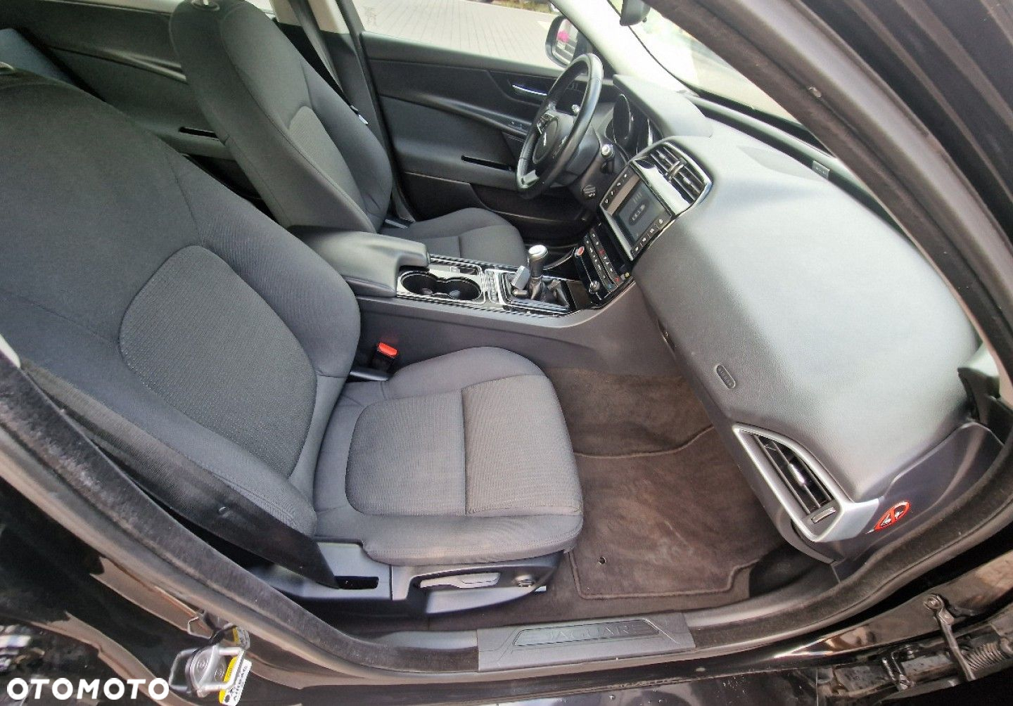 Jaguar XE - 22