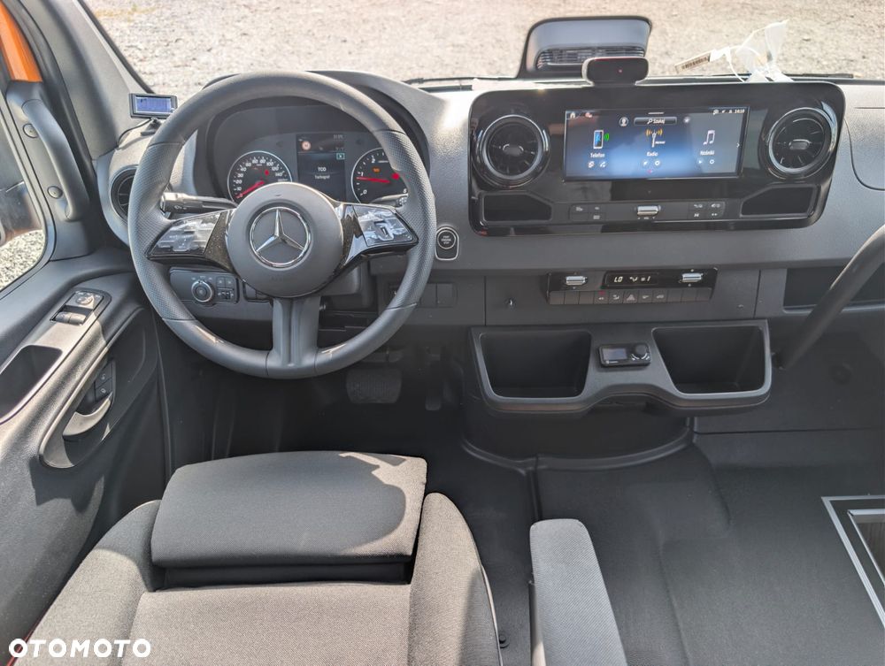 Mercedes-Benz Sprinter 519 - 18