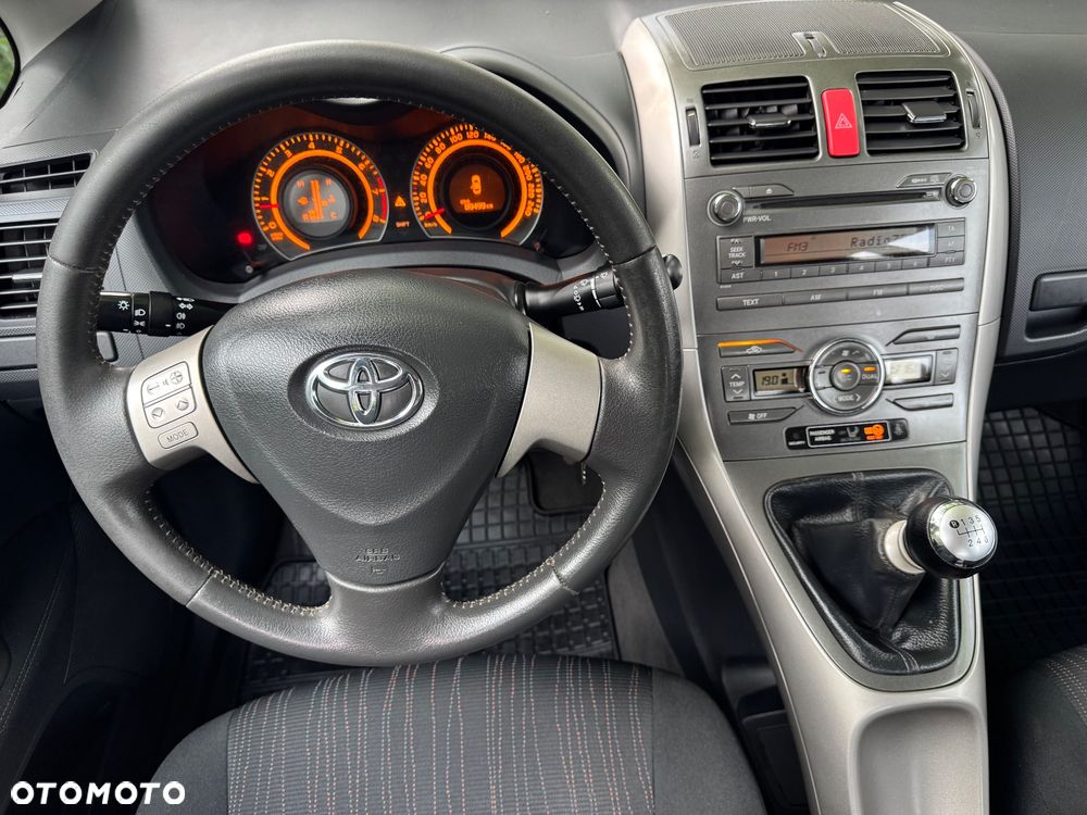 Toyota Auris 1.6 Executive - 5