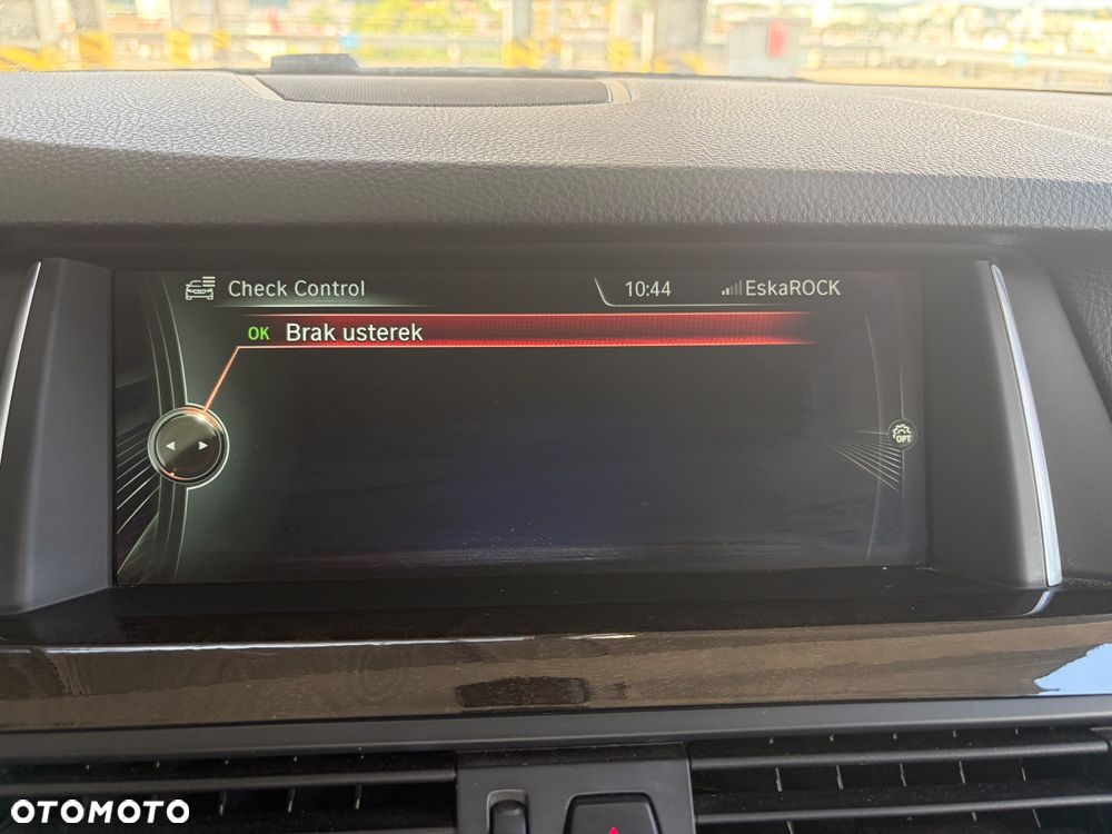 BMW Seria 5 528i Luxury Line - 14