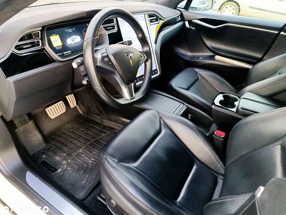 Tesla Model S - 3