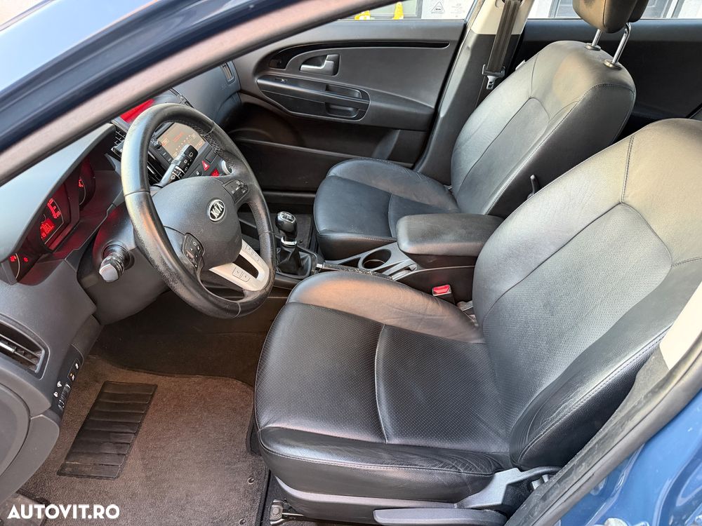 Kia Ceed - 10
