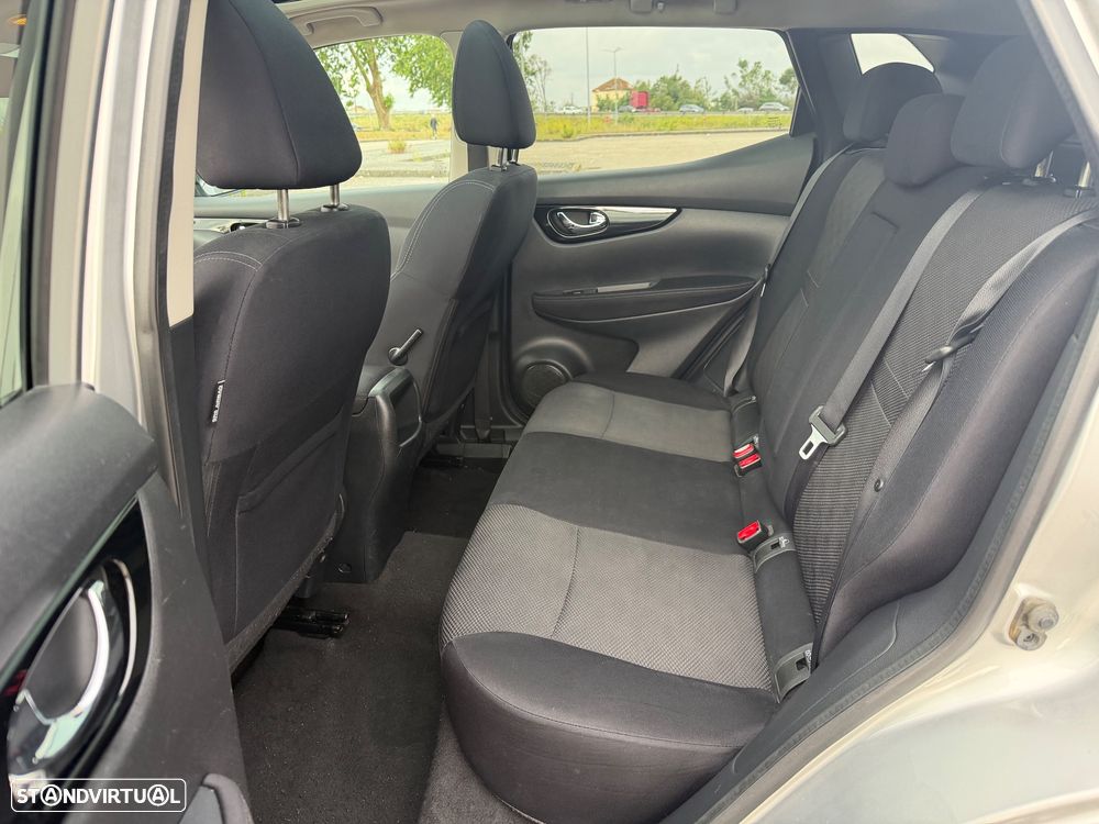 Nissan Qashqai 1.5 dCi N-Connecta 18 - 13