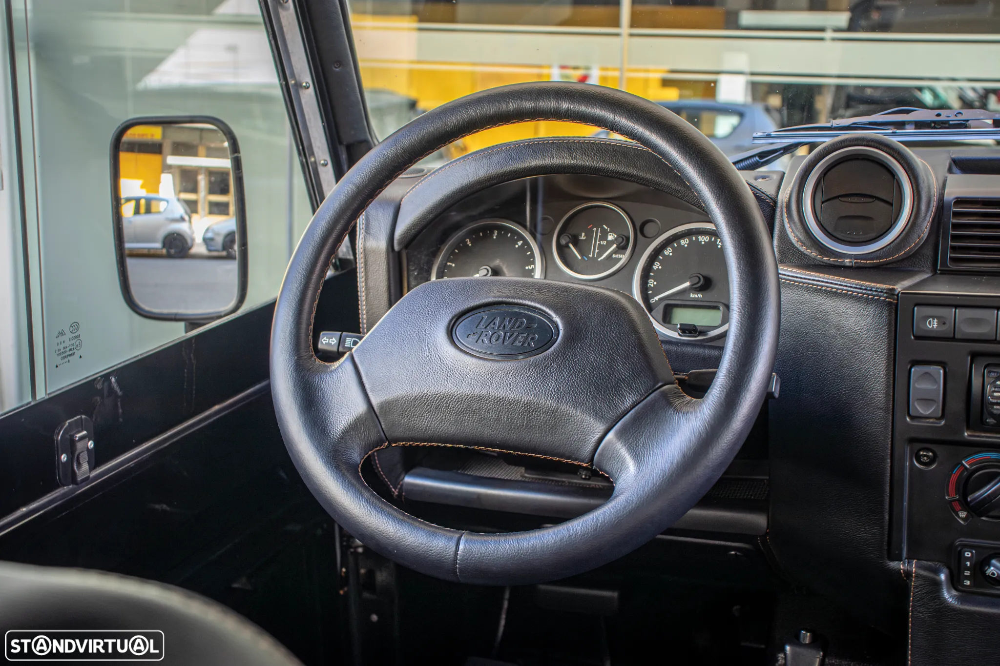 Land Rover Defender 90 SW 2.4 CRD S - 11