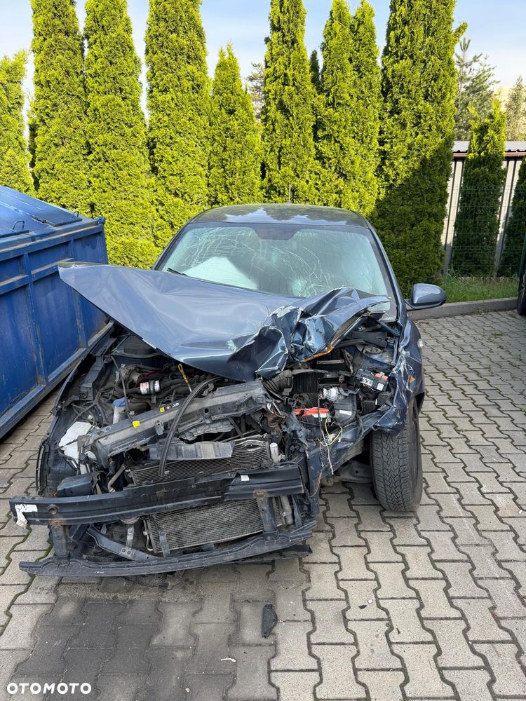 Kia Rio 1.2 L - 6