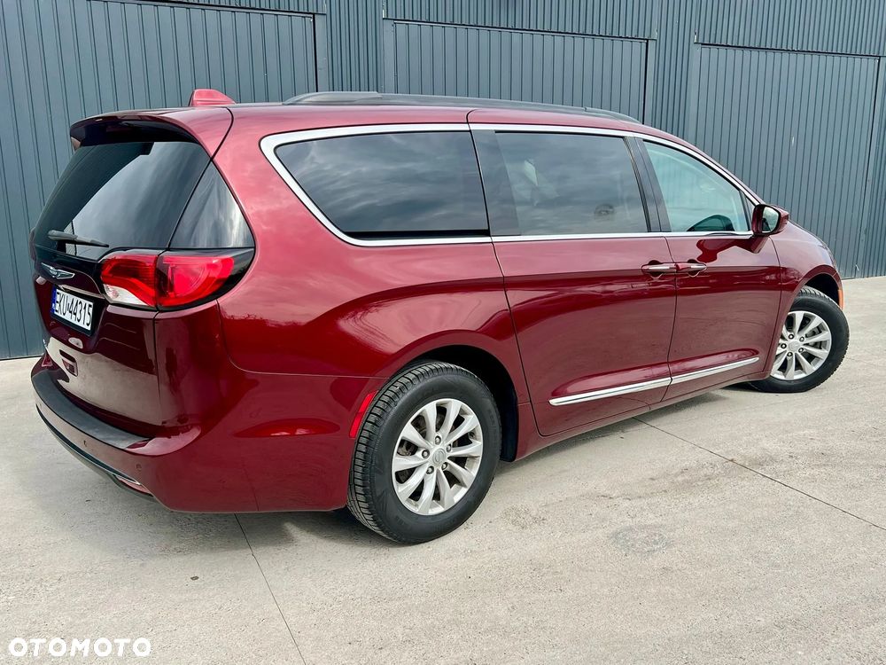Chrysler Pacifica - 6