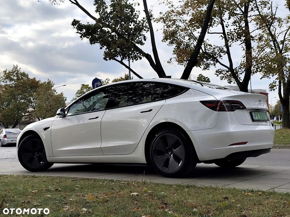 Tesla Model 3 - 4