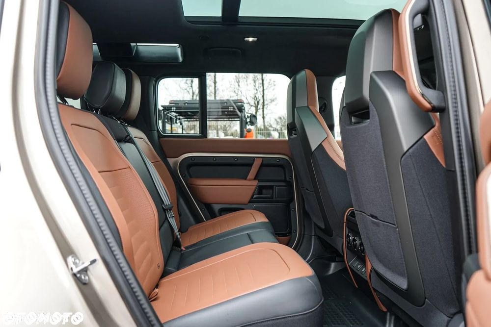 Land Rover Defender 110 P635 OCTA - 23