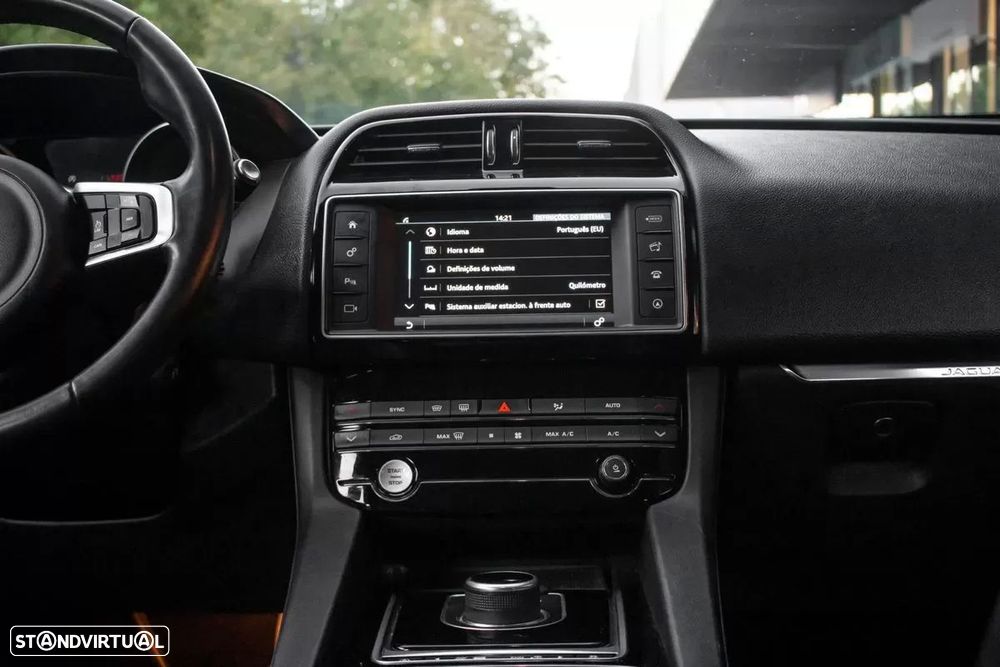 Jaguar F-Pace - 40