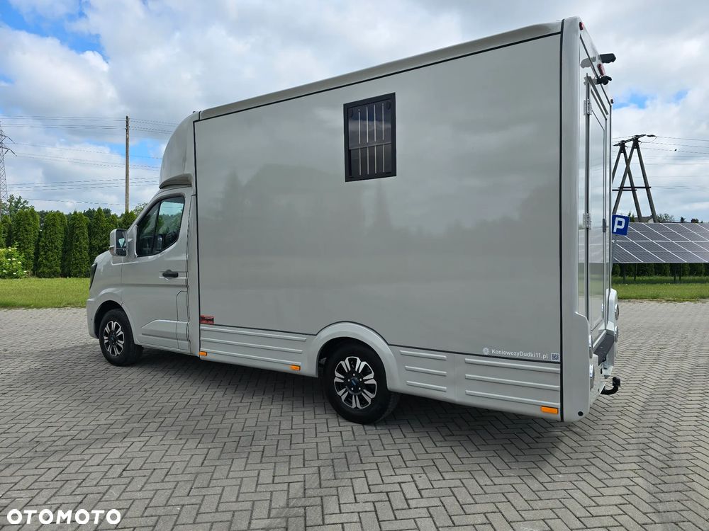 Renault Master-Koniowóz - 11