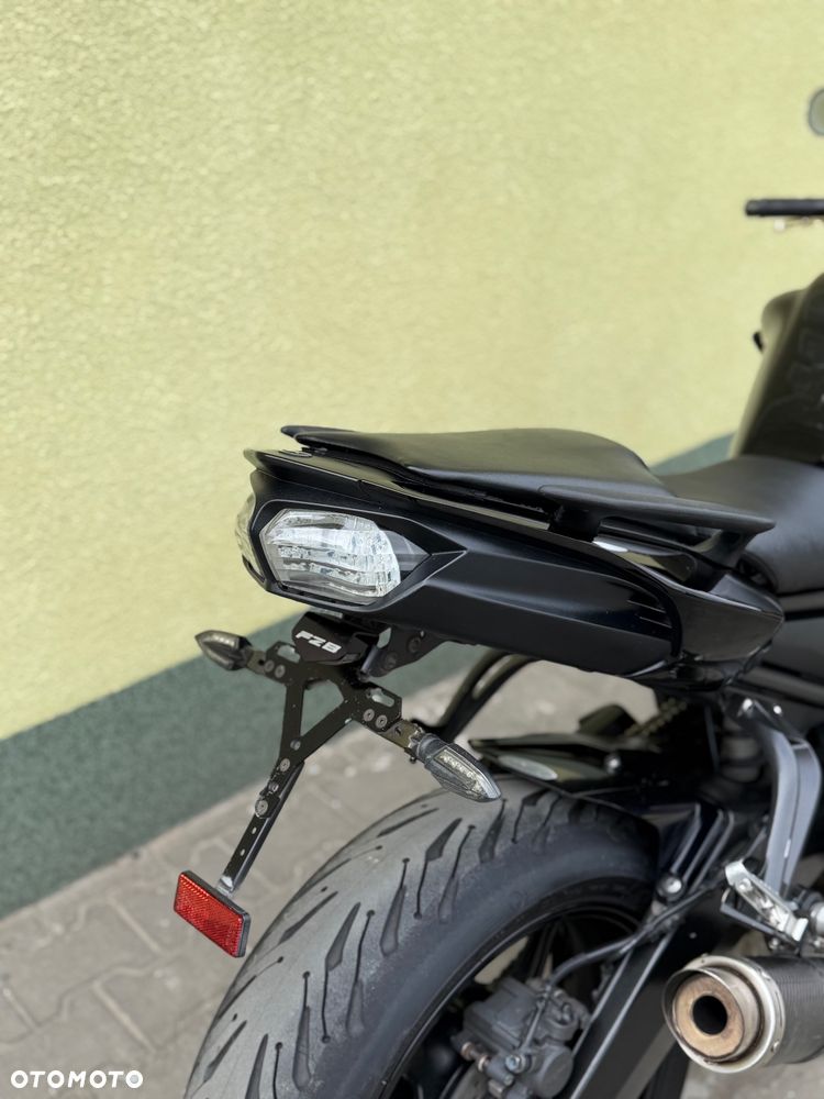 Yamaha FZ8 - 11