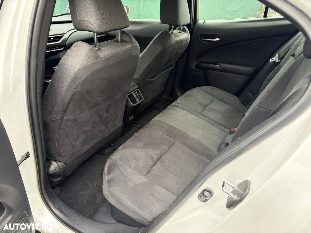 Lexus UX 250h Business Edition - 11