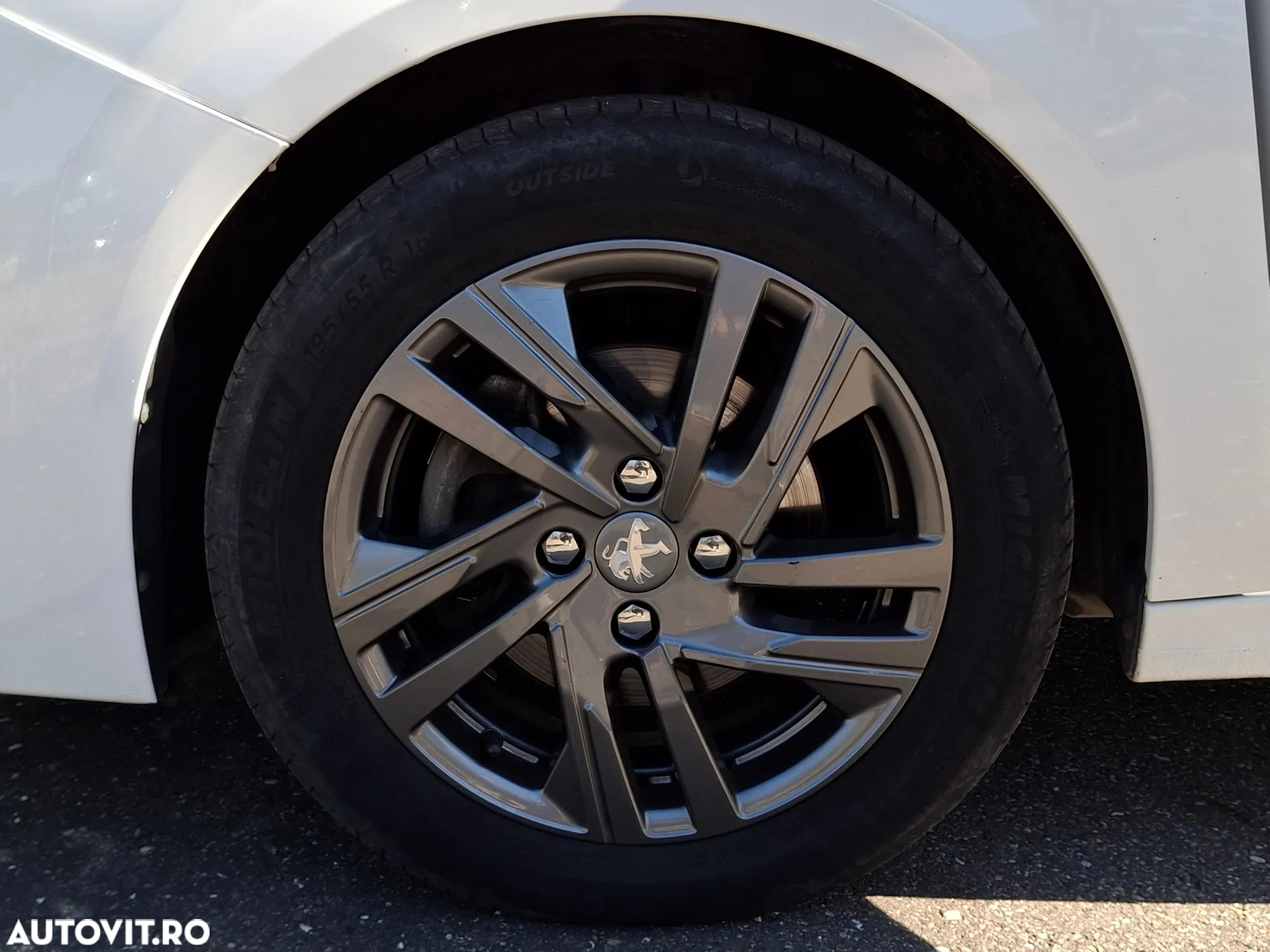 Peugeot 208 - 31