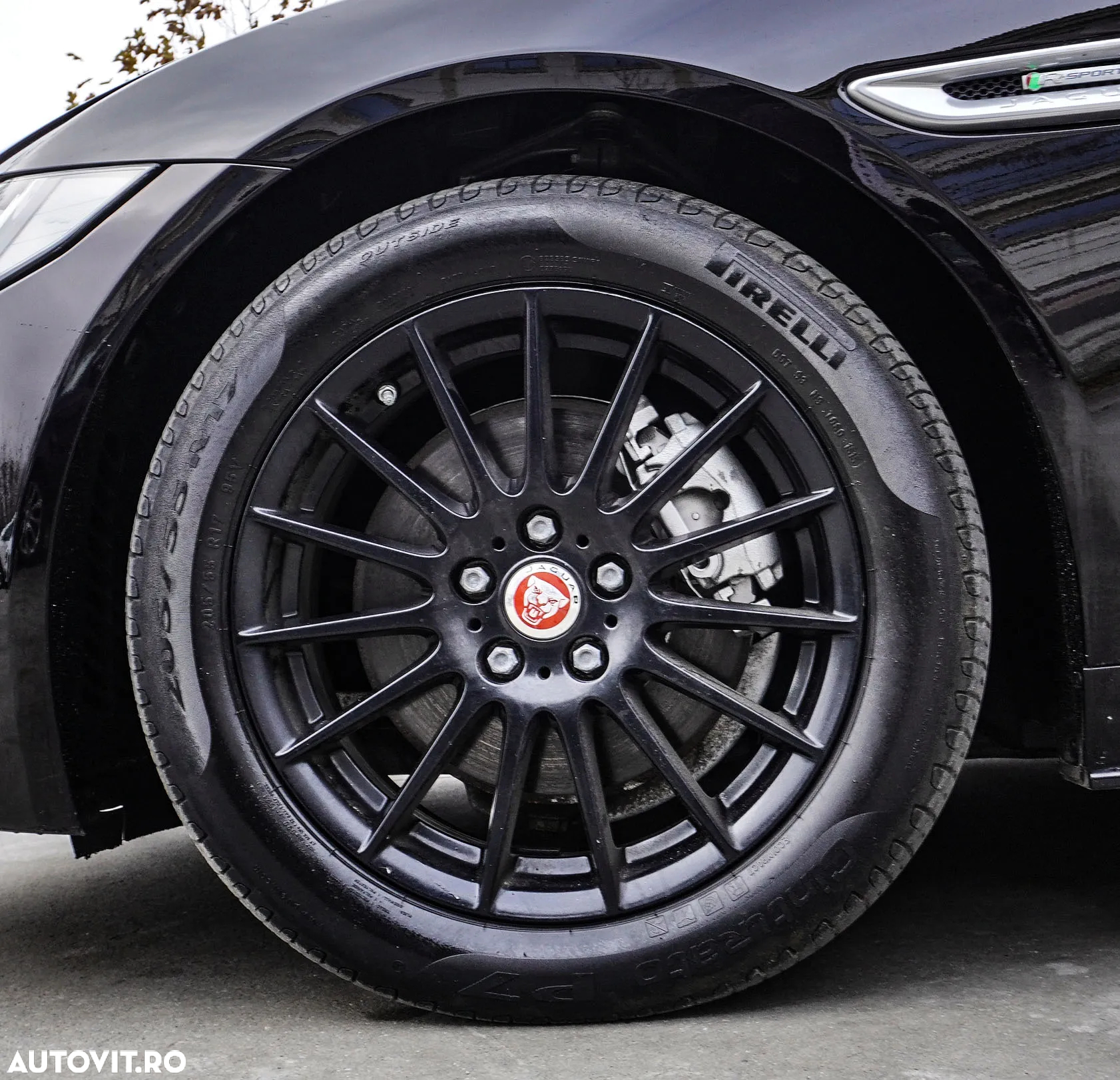 Jaguar XE 2.0 R-Sport - 33