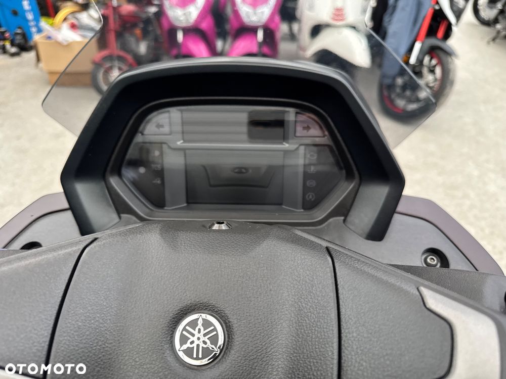 Yamaha NMAX - 16