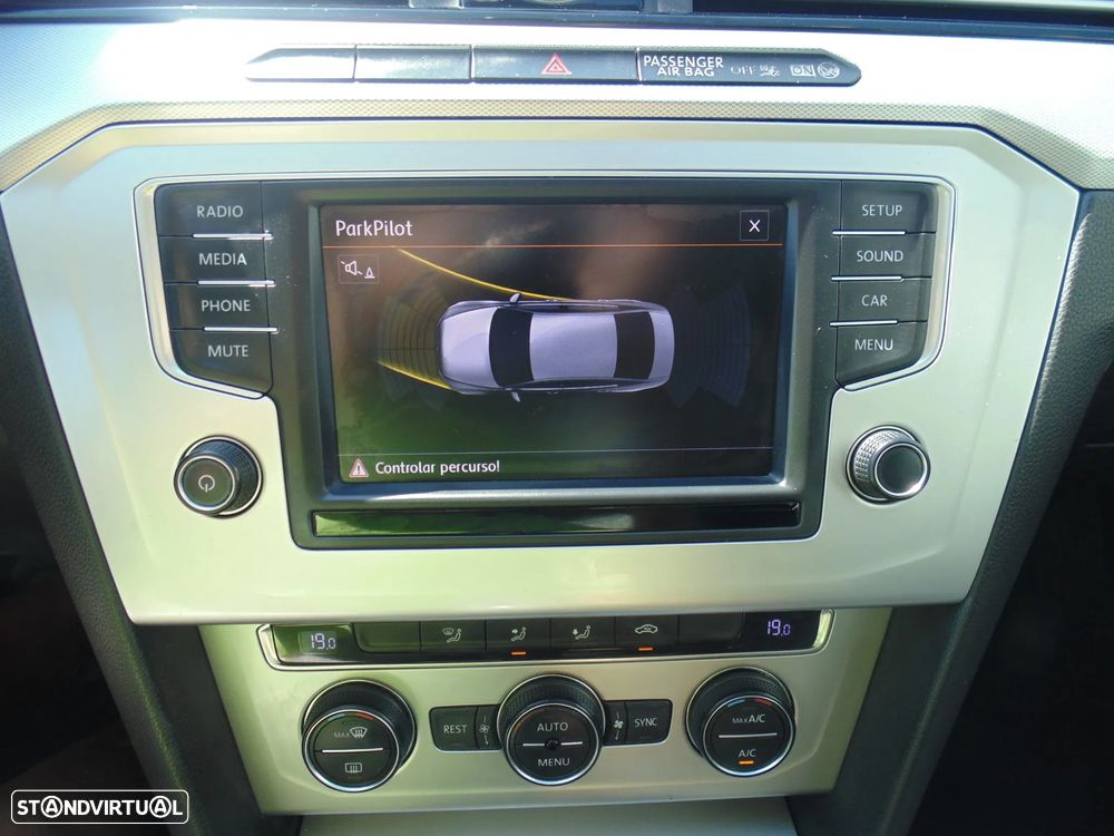 VW Passat 1.6 TDI Highline - 30