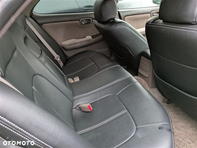 Nissan Laurel - 13