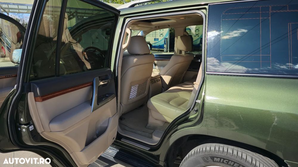 Toyota Land Cruiser 4.5 D-4D V8 Luxury - 13