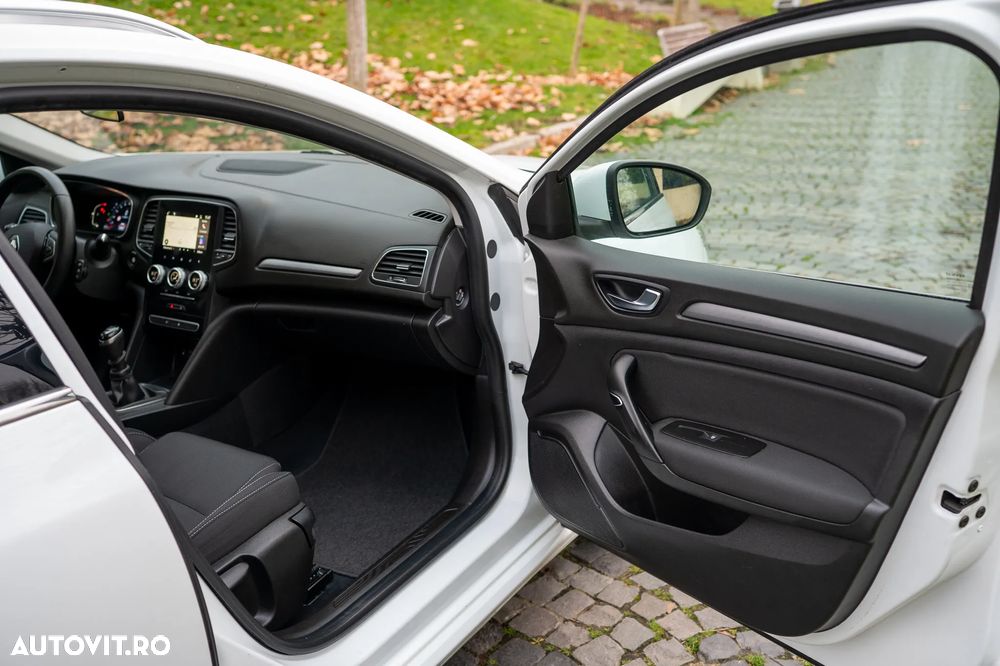 Renault Megane BLUE dCi 115 BUSINESS EDITION - 28