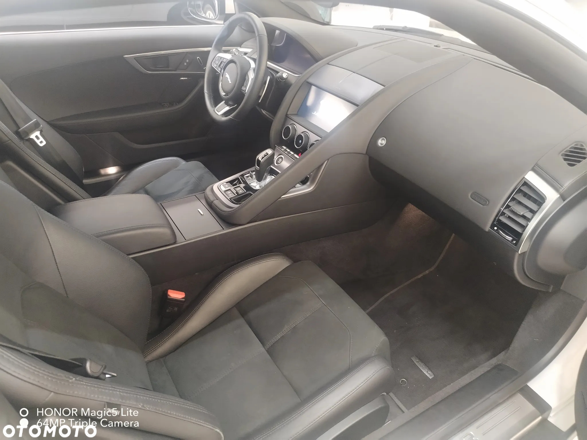 Jaguar F-Type Coupe P300 First Edition - 10