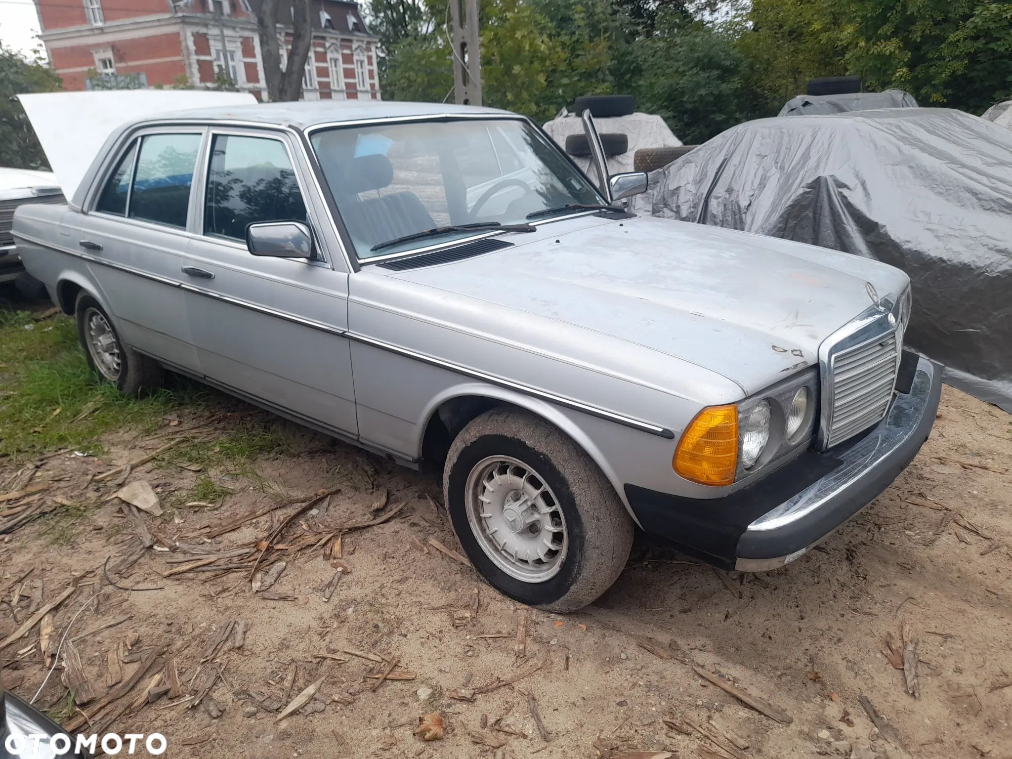 Mercedes-Benz W123 - 1