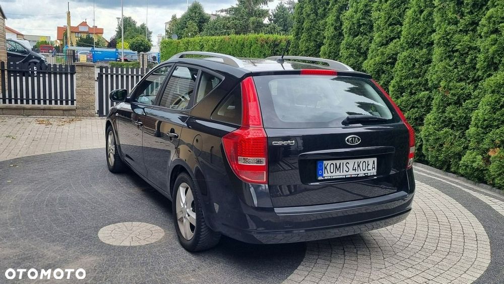 Kia Ceed - 4