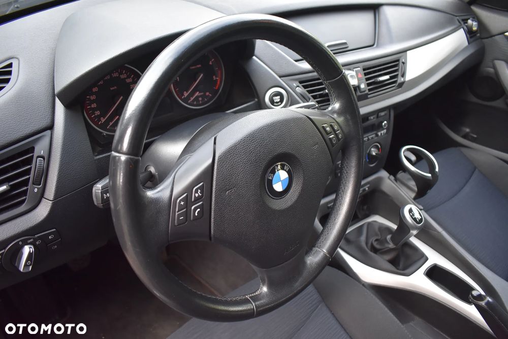 BMW X1 sDrive18d xLine - 11