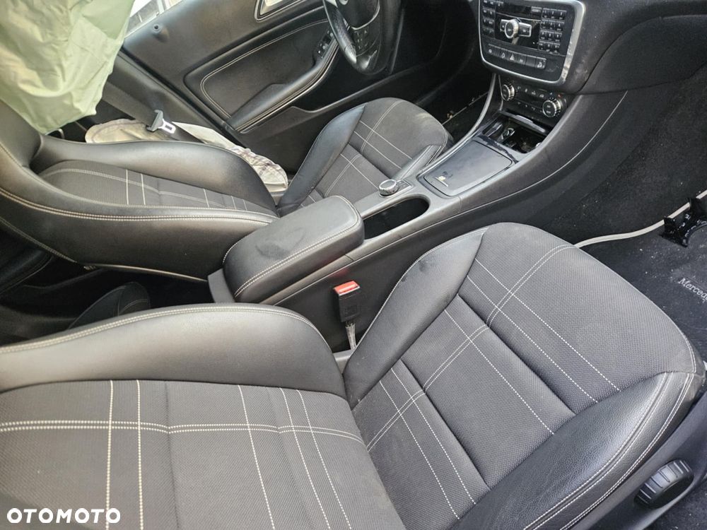 Mercedes-Benz GLA 220 CDI 4Matic 7G-DCT AMG Line - 10