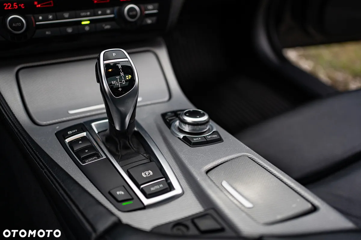 BMW Seria 5 525d Touring Sport-Aut - 17
