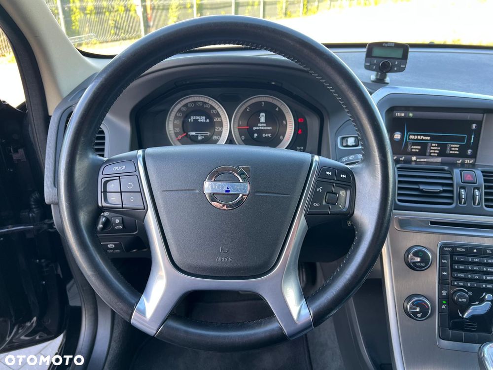 Volvo XC 60 D4 AWD Geartronic Momentum - 24
