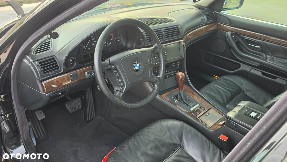 BMW Seria 7 750iL - 9