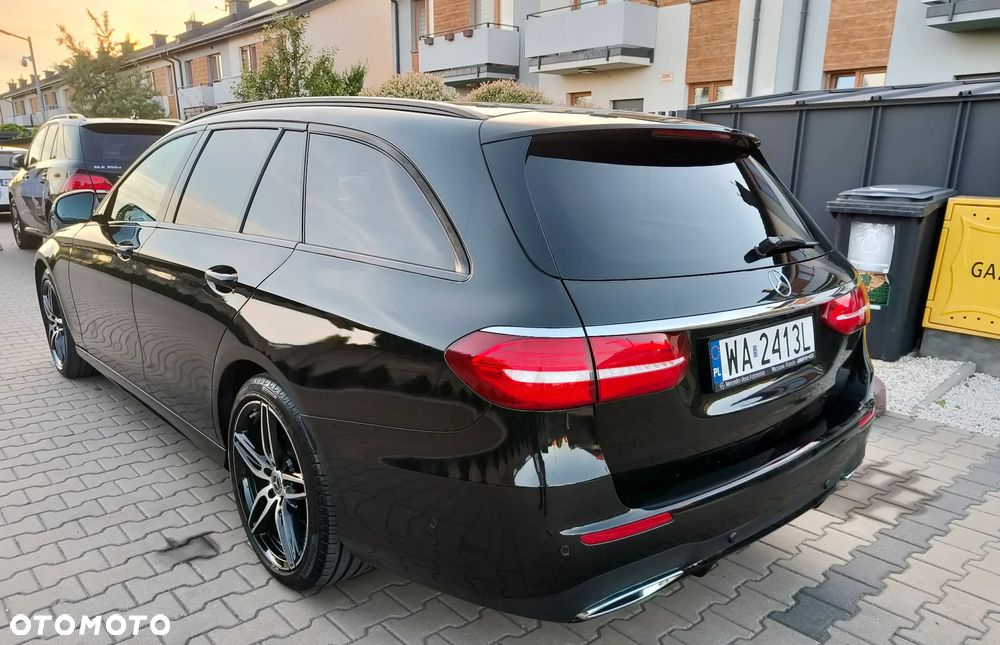 Mercedes-Benz Klasa E 220 d 4-Matic 9G-TRONIC - 34