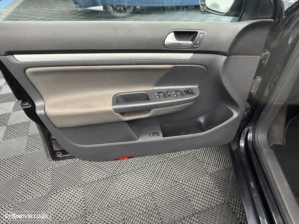 VW Jetta 1.9 TDi Confortline - 8