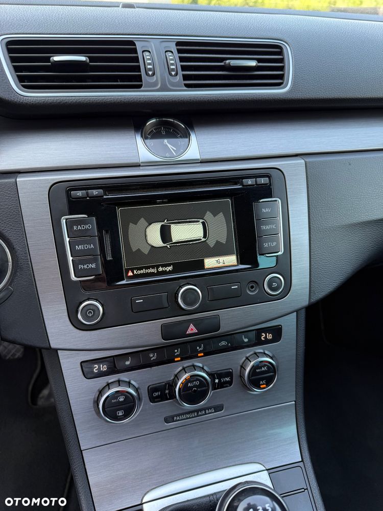 Volkswagen Passat 2.0 TDI Highline - 35