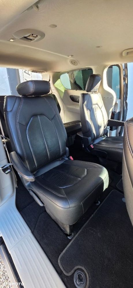 Chrysler Pacifica - 28