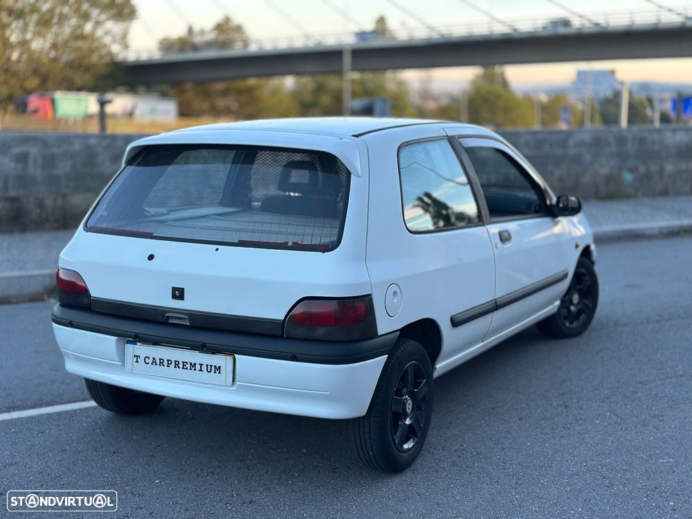 Renault Clio 1.9 D - 6